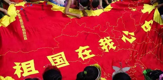 我们家养了一条拉布拉多。经常带他出去跑步,发现狗狗的脚指甲出血了,红线都给磨破了-专注有问必答的平台